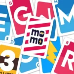 Cartes de jeu colorées avec logo momo et symboles