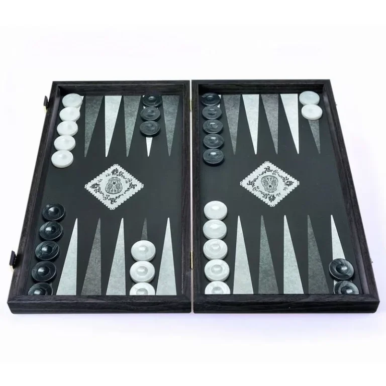 Plateau de backgammon noir avec pions blancs et noirs