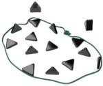 Ensemble de pièges triangulaires noirs avec cordelette verte