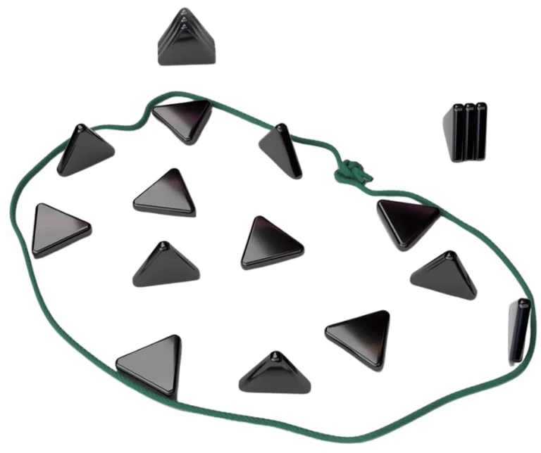 Ensemble de pièges triangulaires noirs avec cordelette verte