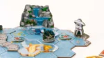 Jeu de plateau avec tuiles hexagonales, tortue figurine et cascade