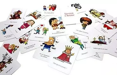 Cartes illustrées de contes de fées éparpillées sur une surface blanche