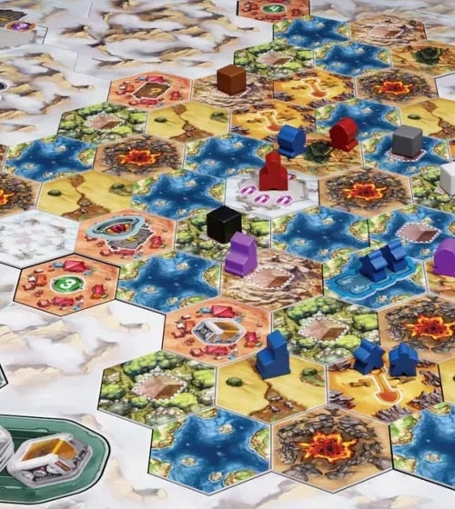 Jeu de société hexagonal avec tuiles colorées et pions