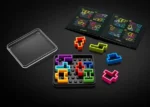 Jeu de puzzle Tetris avec pièces colorées et plateau de jeu
