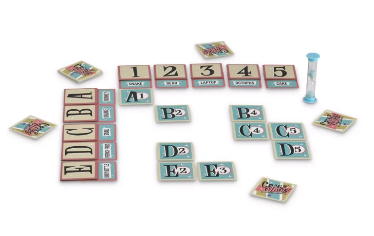 Jeu de société Codenames avec cartes, jetons et sablier