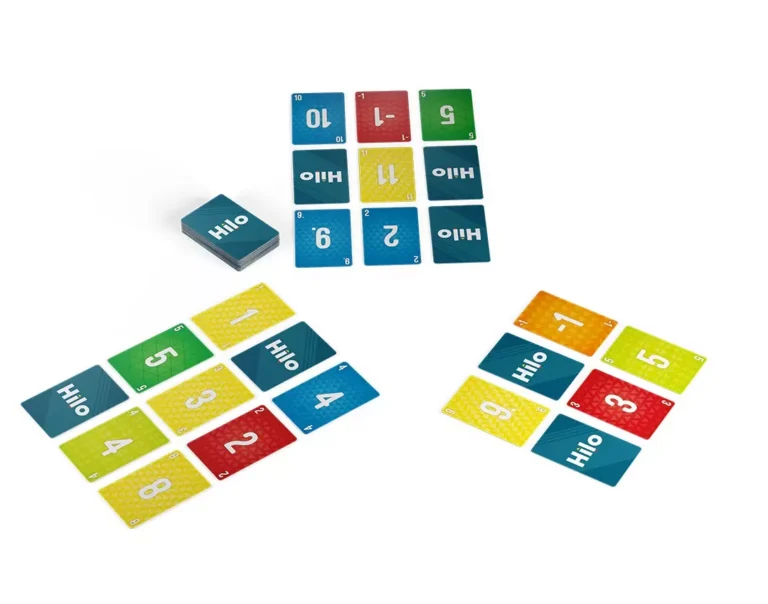 Jeu de cartes colorées Hilo disposé sur table