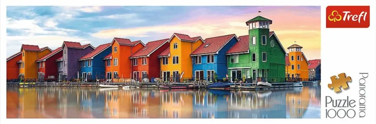 Maisons colorées au bord de l'eau reflétées coucher soleil